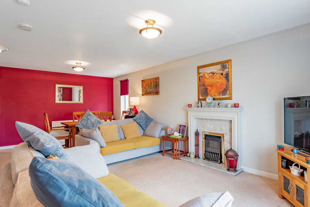 Property photo 2 of 39