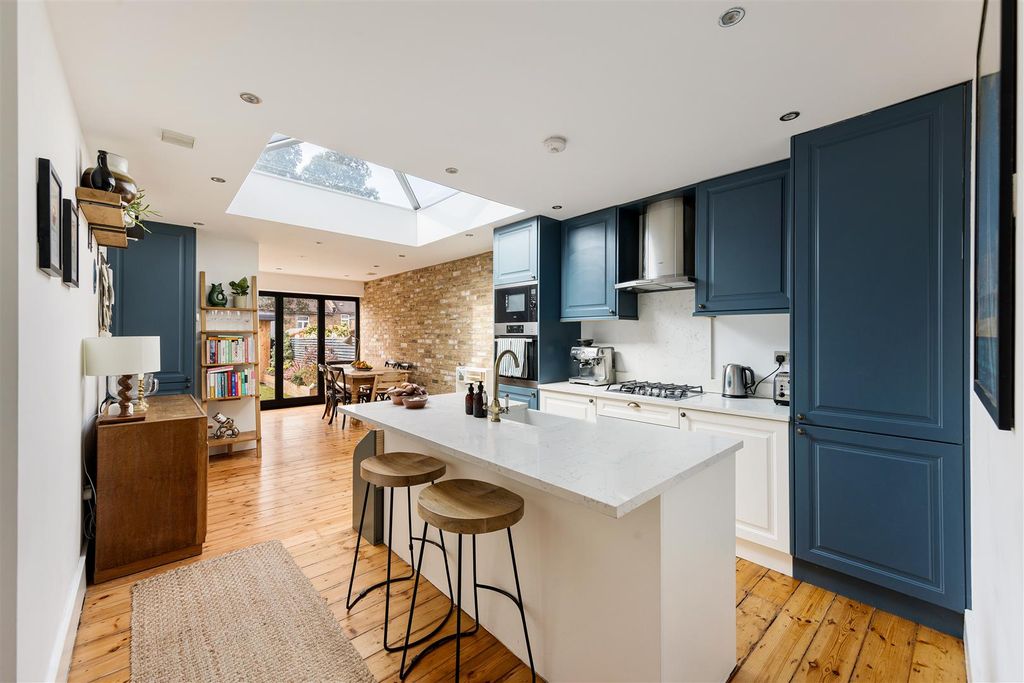 Property photo 3 of 36 Byron Road E17