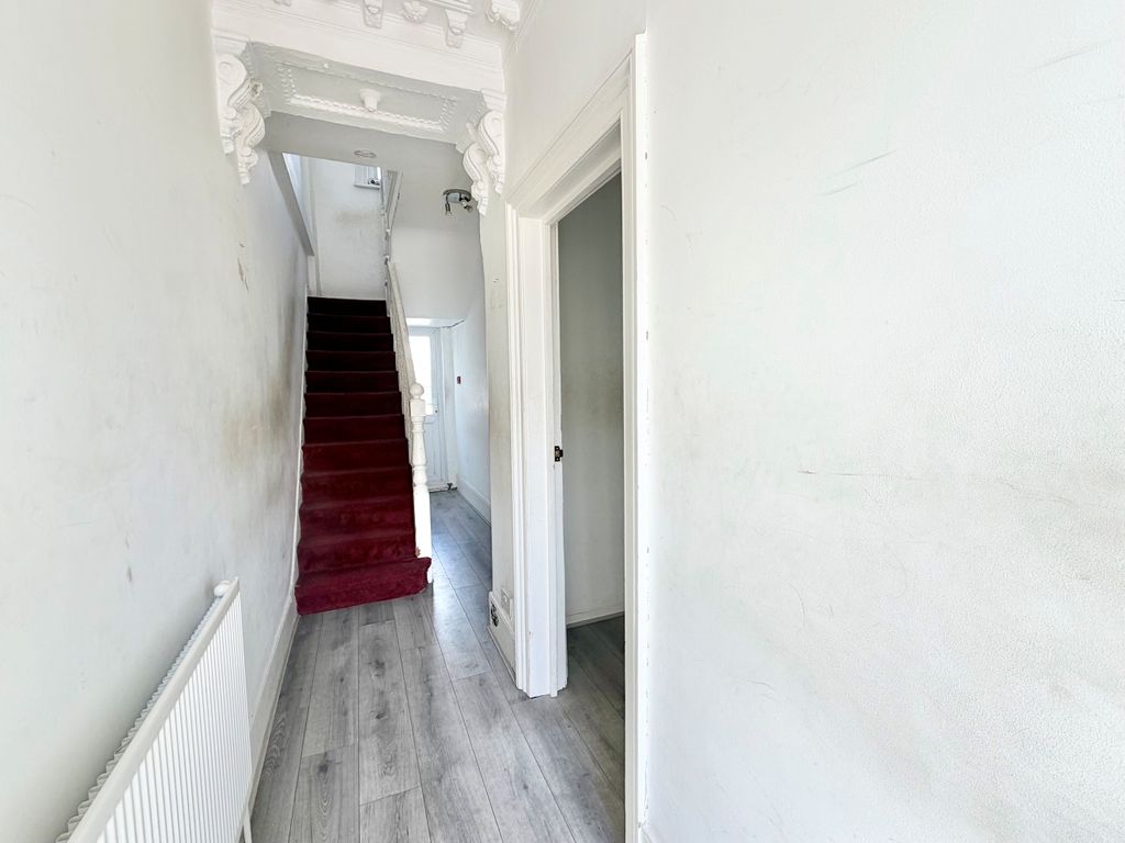 Property photo 2 of 9 Entrance Hall