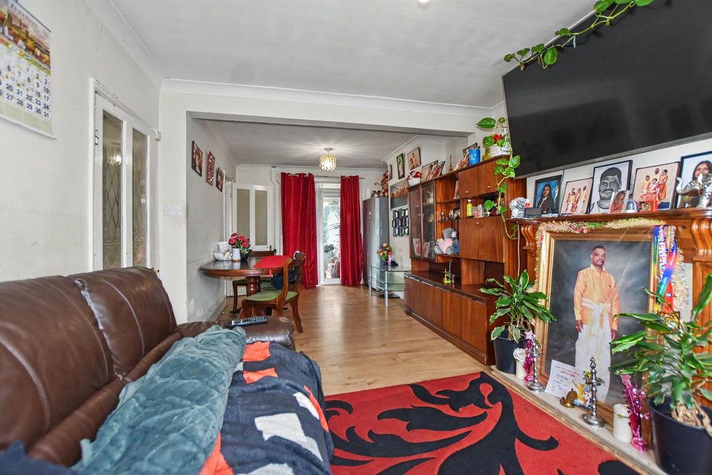 Property photo 2 of 20