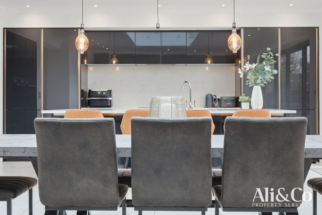 Property photo 3 of 37