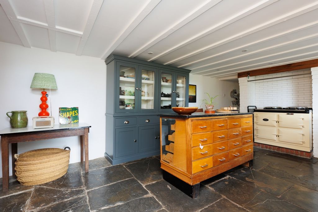 Property photo 3 of 38 4490396