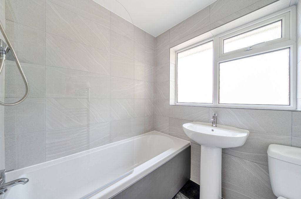 Property photo 3 of 20 3 - 1470615-6-6A358F6...