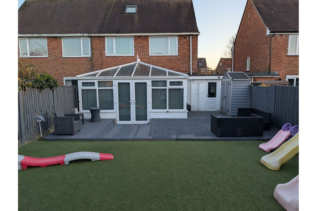Property photo 2 of 21 Conservatory