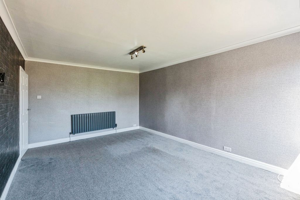 Property photo 3 of 17 Photo