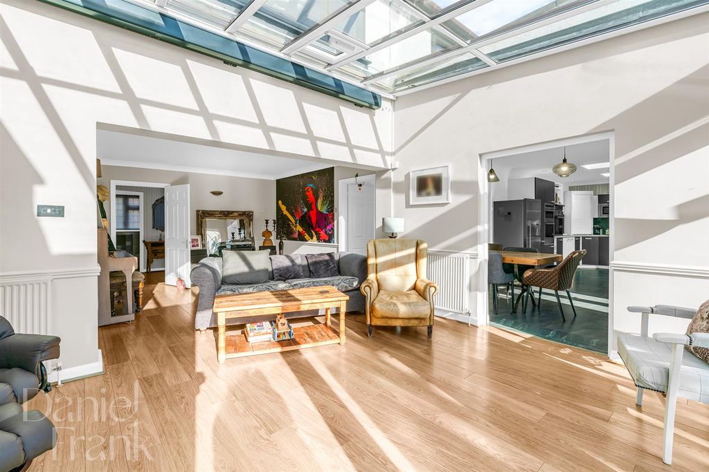 Property photo 3 of 48