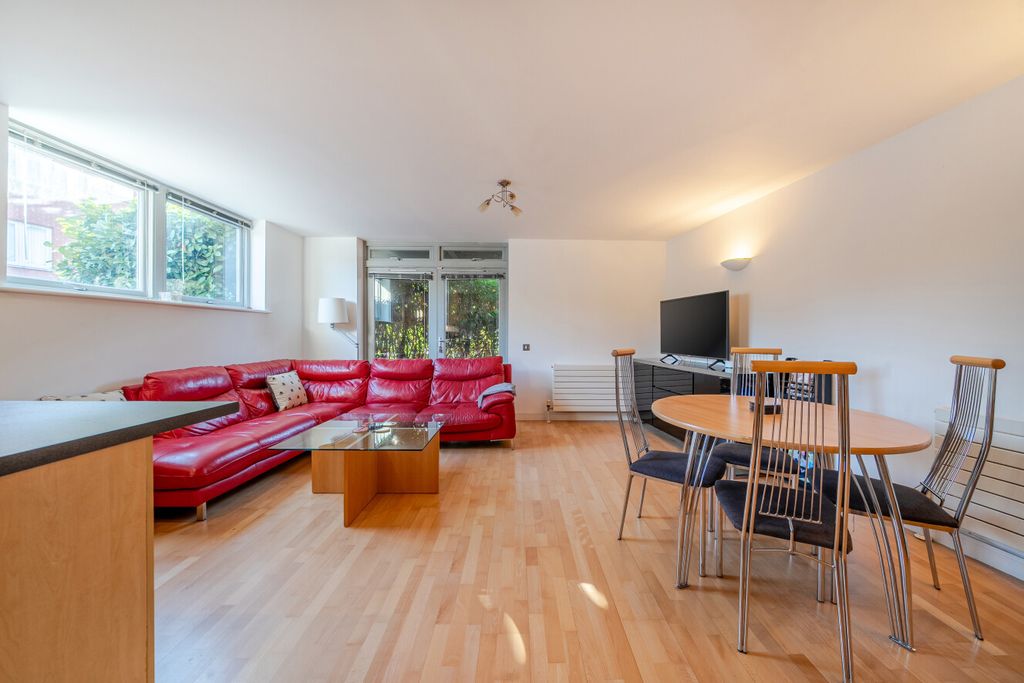 Property photo 2 of 11 1400383-7-69678A4...