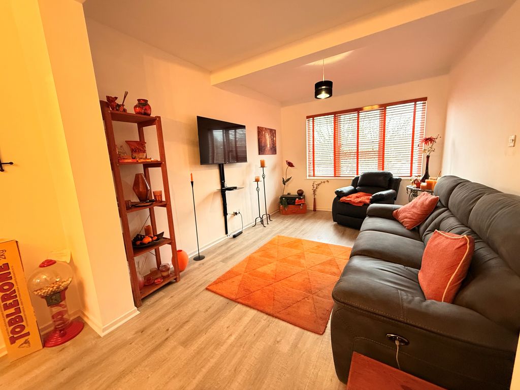 Property photo 2 of 8 Bedroom