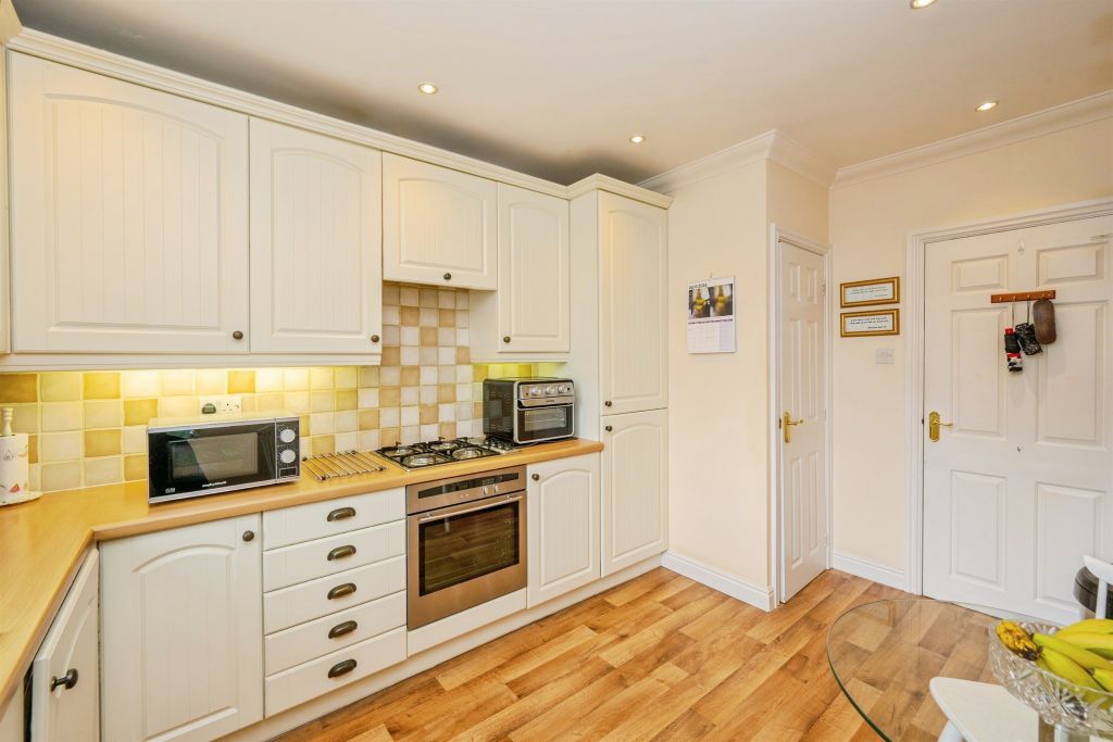 Additional image 5 of 2 bed flat for saleThe Green, Mickleover, Derby DE3