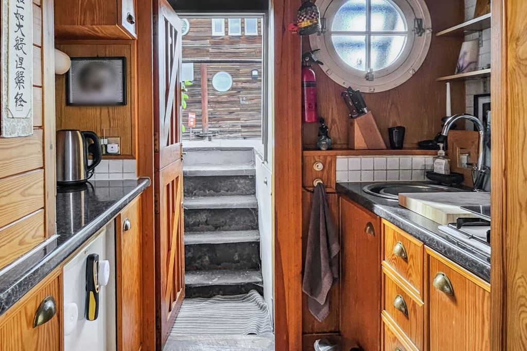 Property photo 3 of 19 108 Taggs Island, Hampton Court, Tw12 2Ha