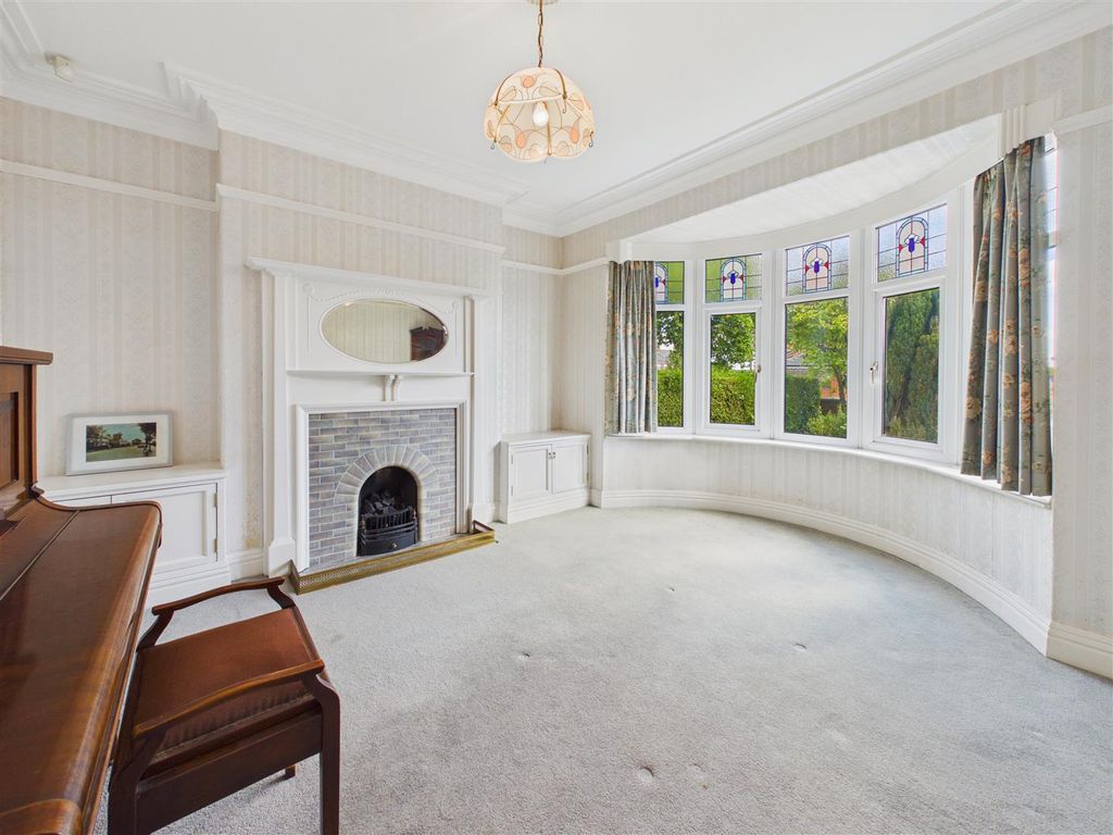 Property photo 3 of 18 Front Lounge
