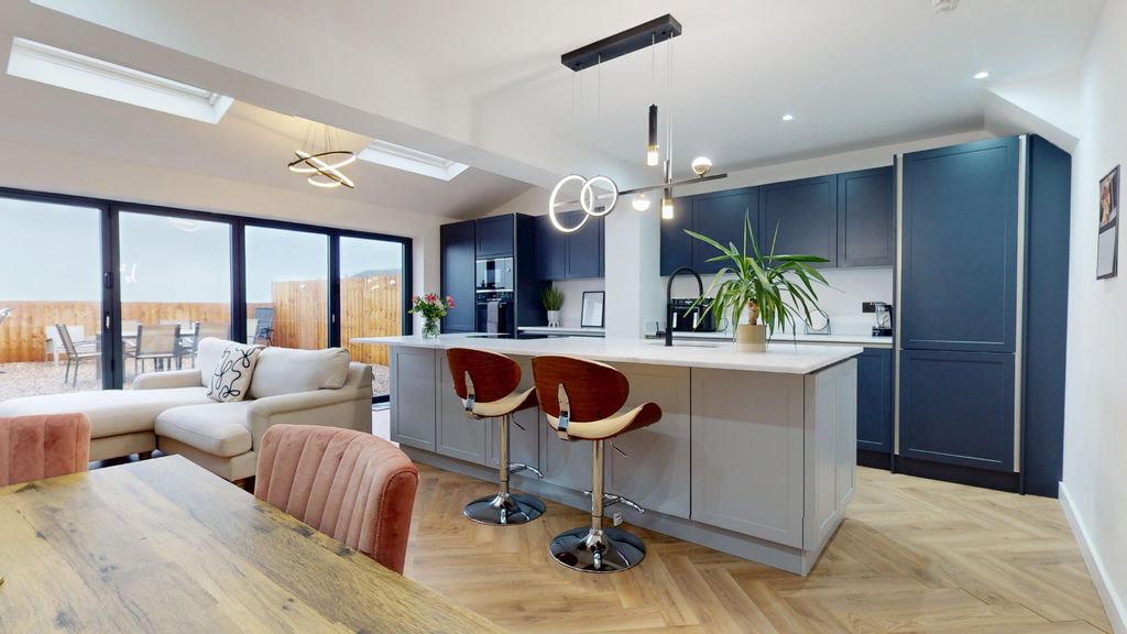 Property photo 1 of 49 4595771