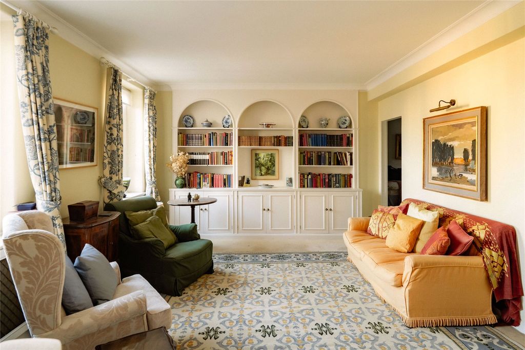 Property photo 3 of 8 Reception