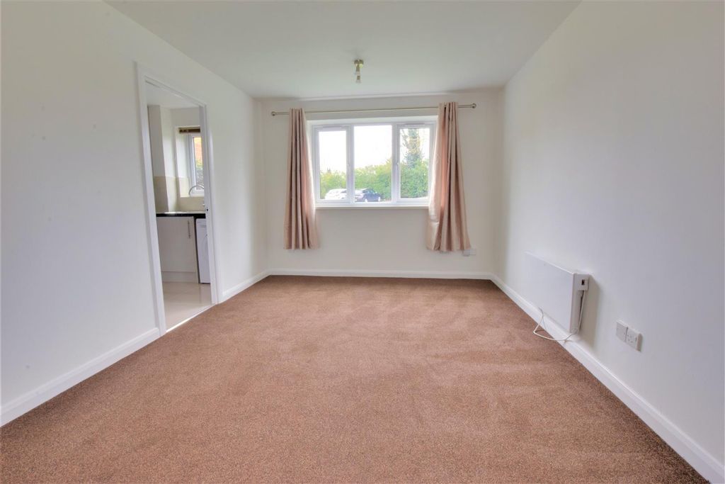 Property photo 2 of 8