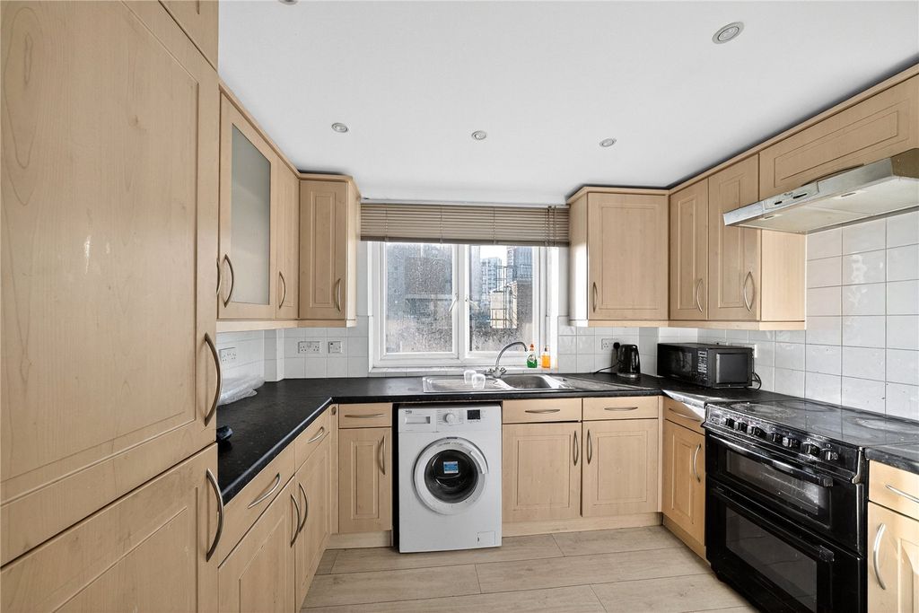 Property photo 2 of 21 Kitchen