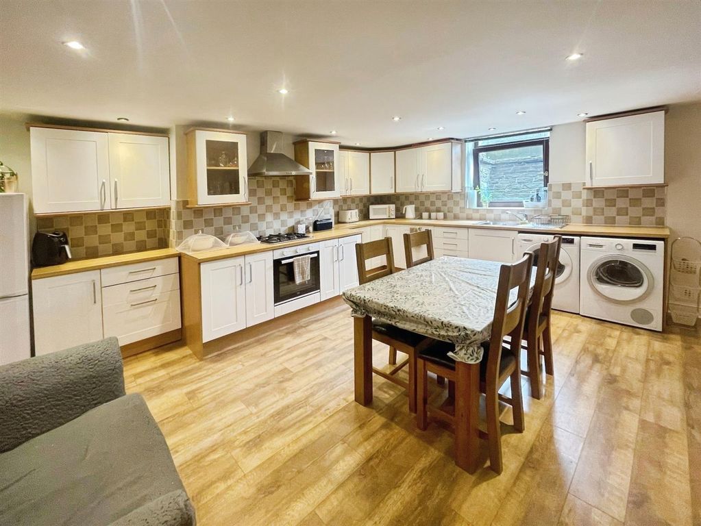 Property photo 3 of 13 Kitchen