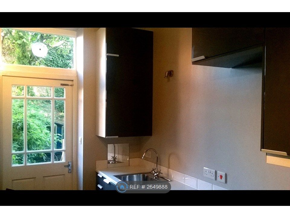 Property photo 3 of 10 Kitchen With Gas Hob & Plenty Of Storage