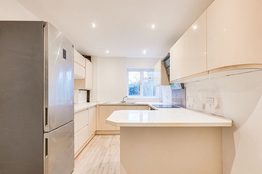 Property photo 2 of 31