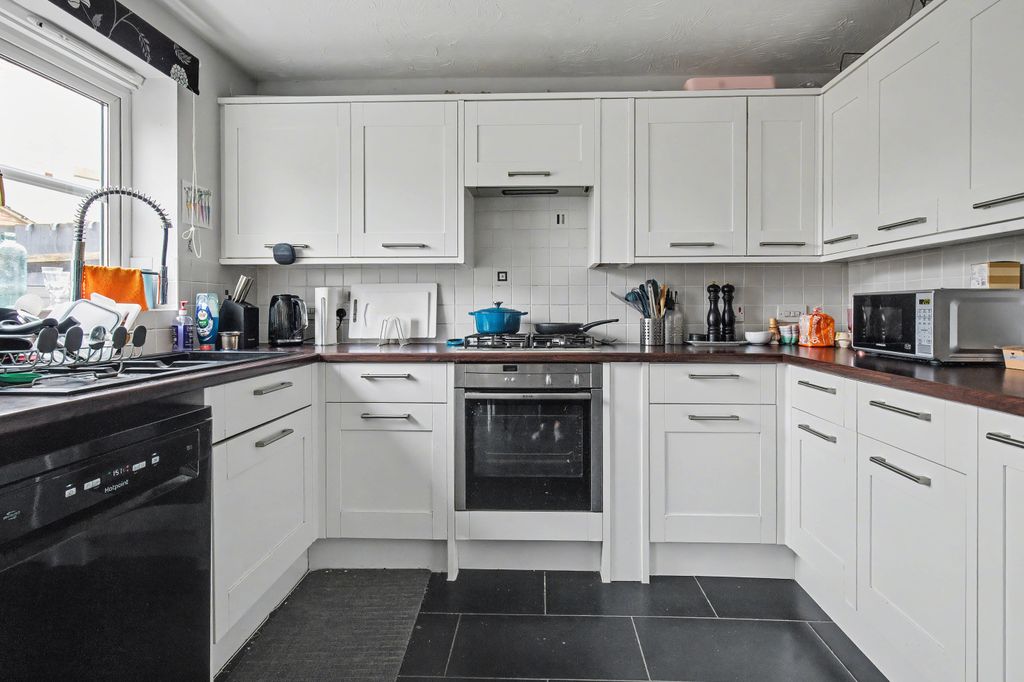 Property photo 2 of 15 Kitchen