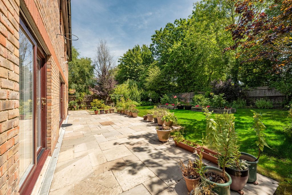 Property photo 3 of 34