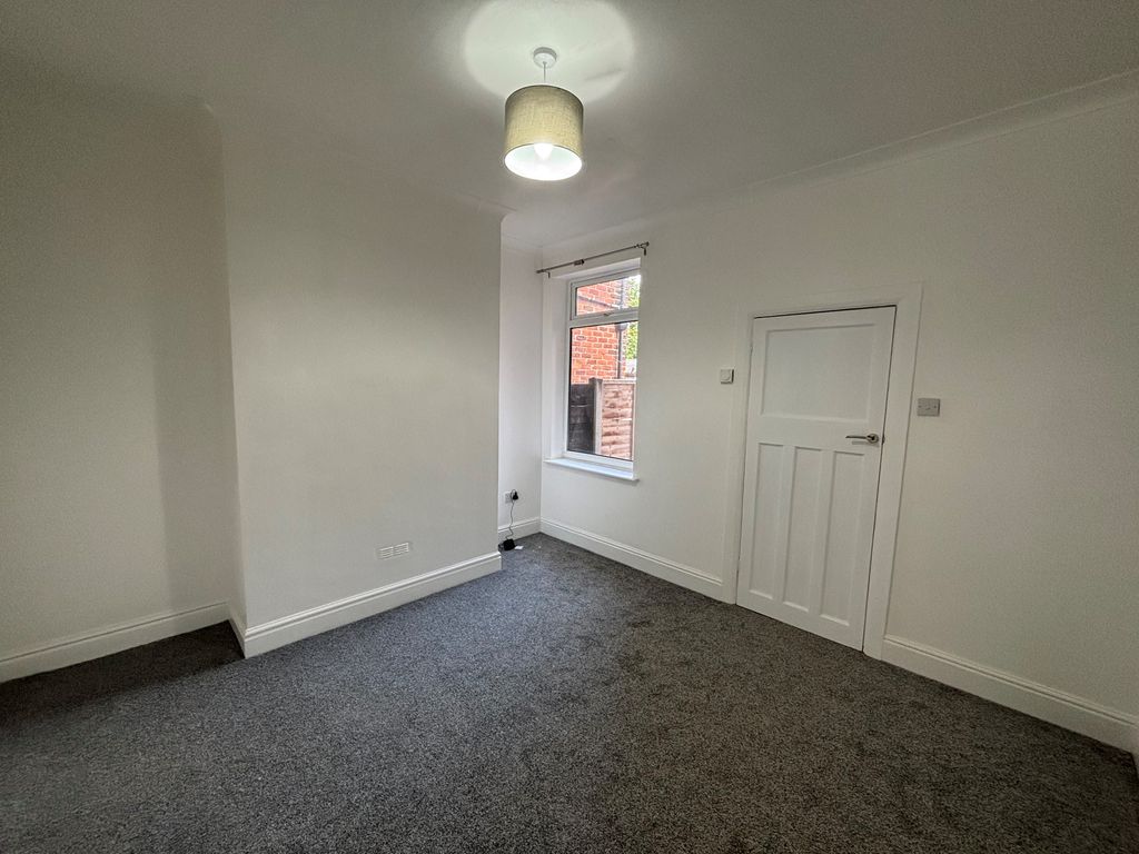 Property photo 3 of 12 Dining Area