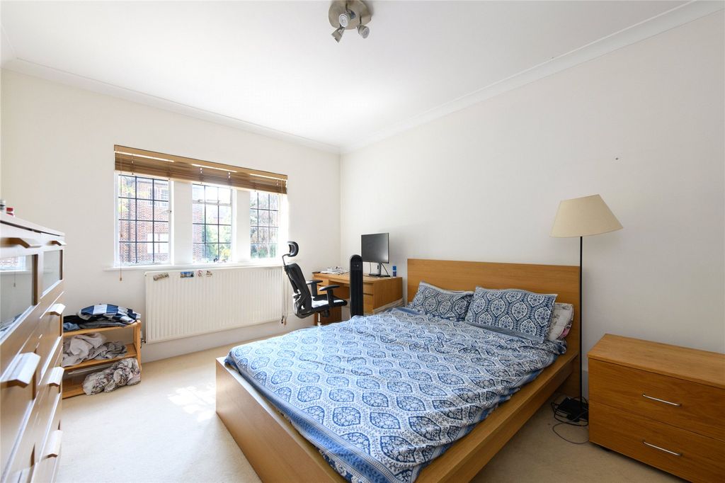 Tudor Close, London NW3 photo 4