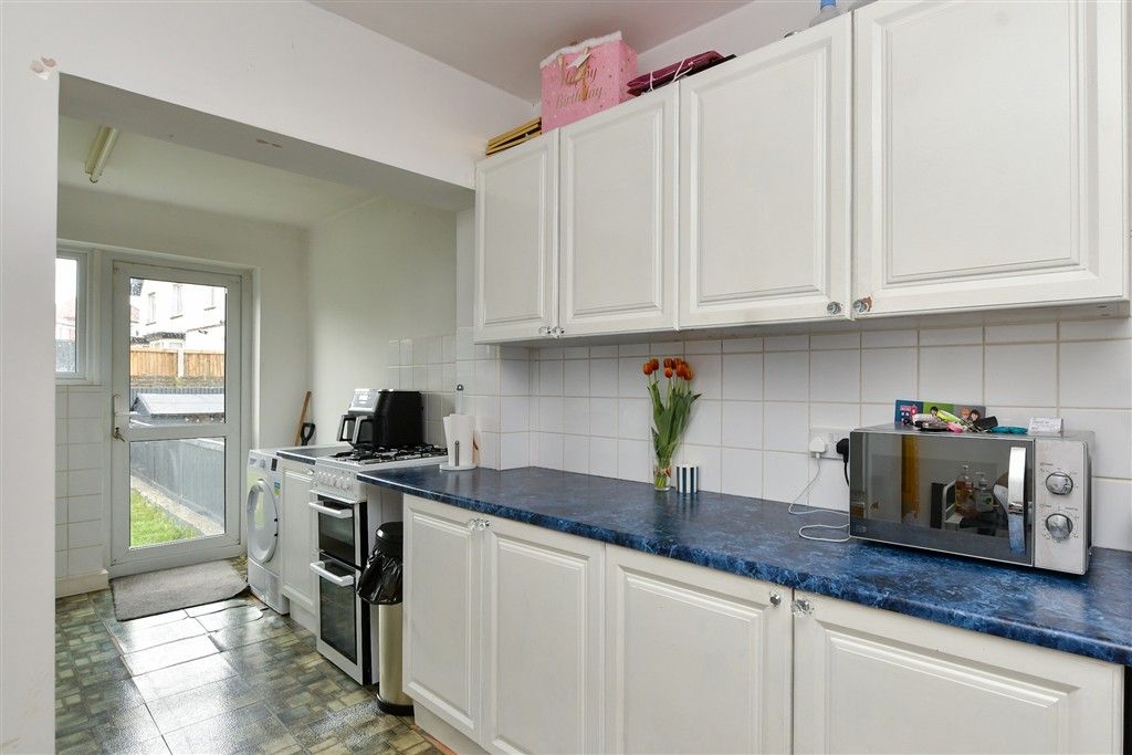 Property photo 2 of 9 Kitchen