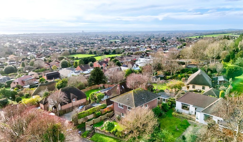 Property photo 2 of 32