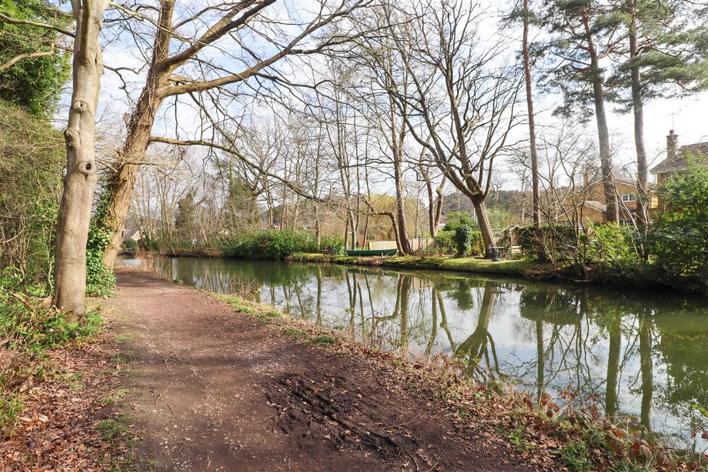 Property photo 2 of 19 Canal