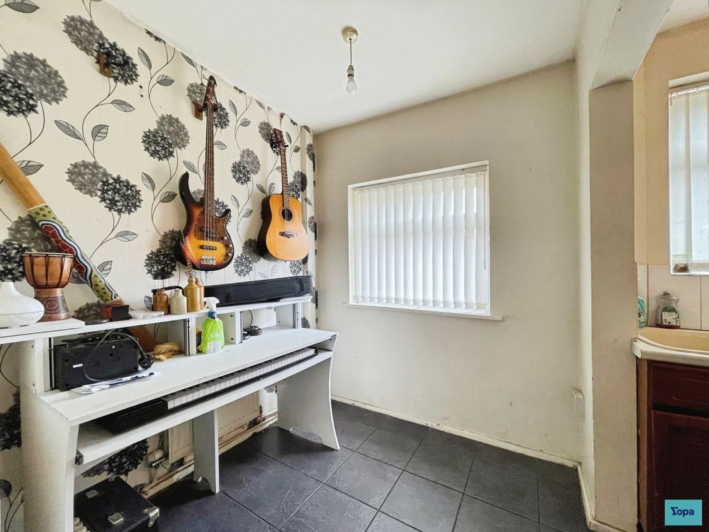 Property photo 3 of 14 2