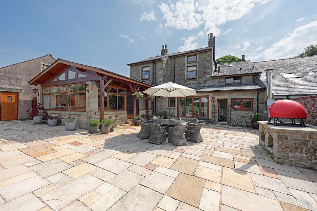 Property photo 2 of 41 4261876