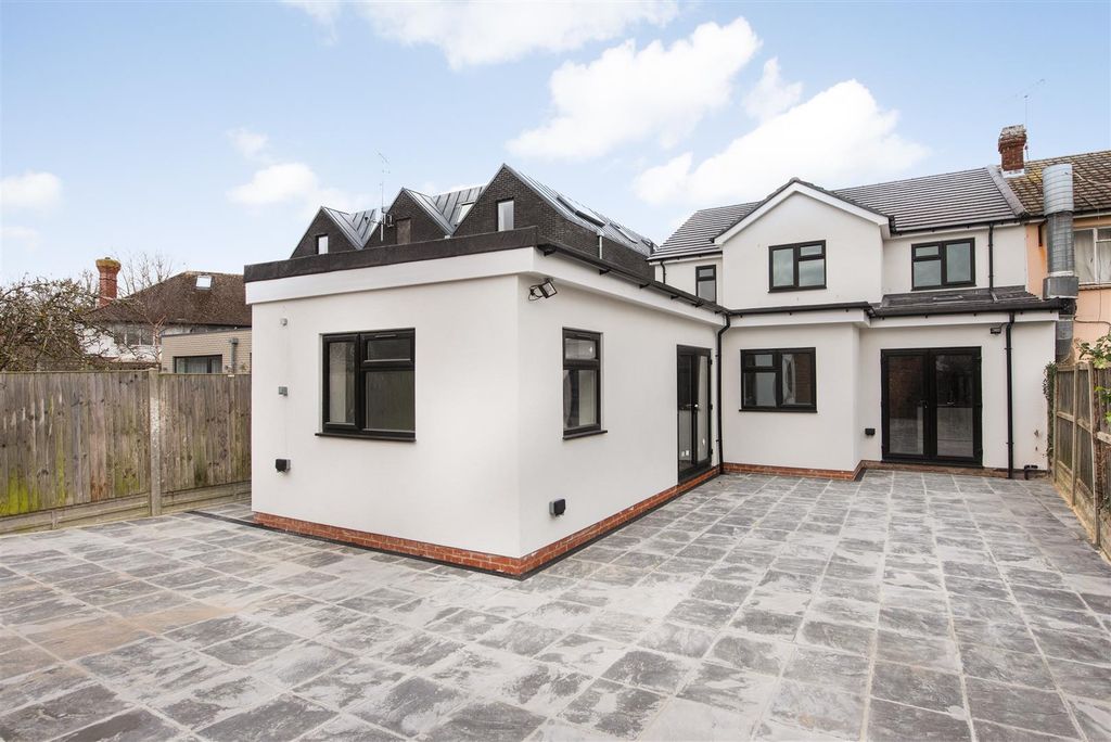 Property photo 3 of 14 Old Bridge Road, Whitstable