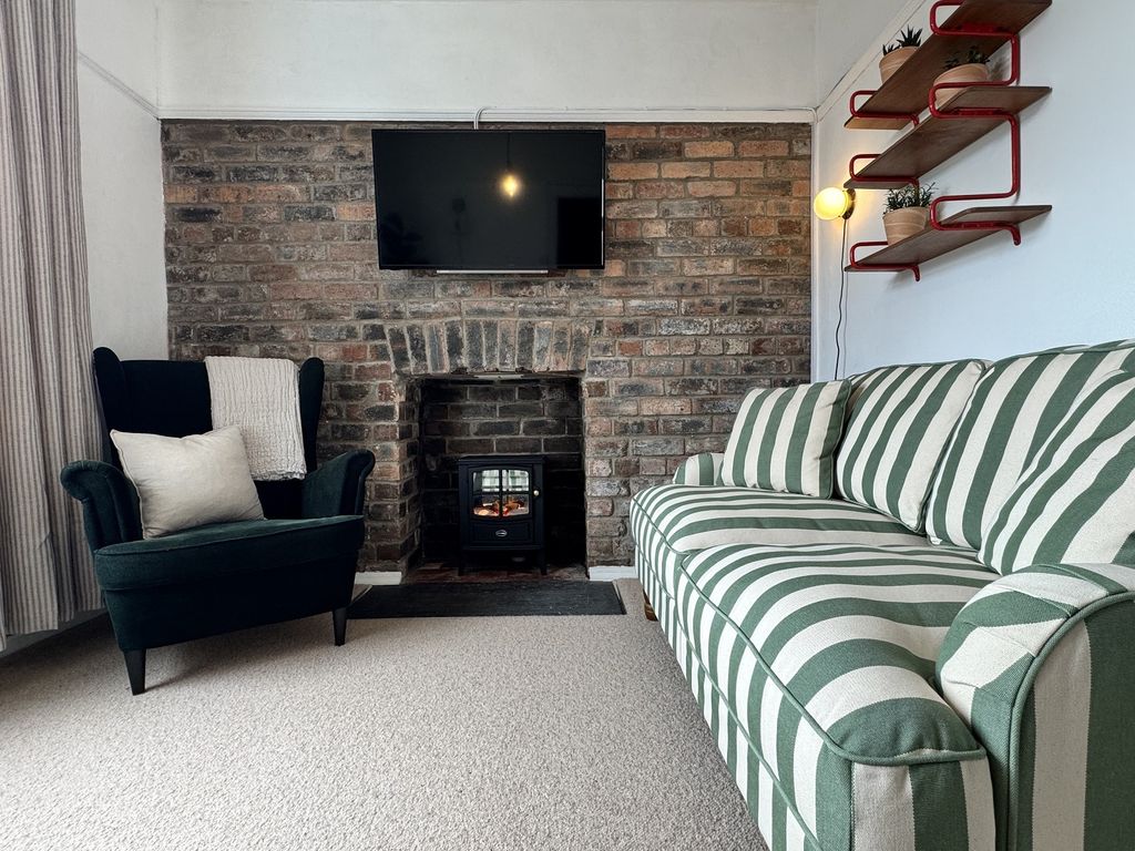 Property photo 3 of 21 Lounge