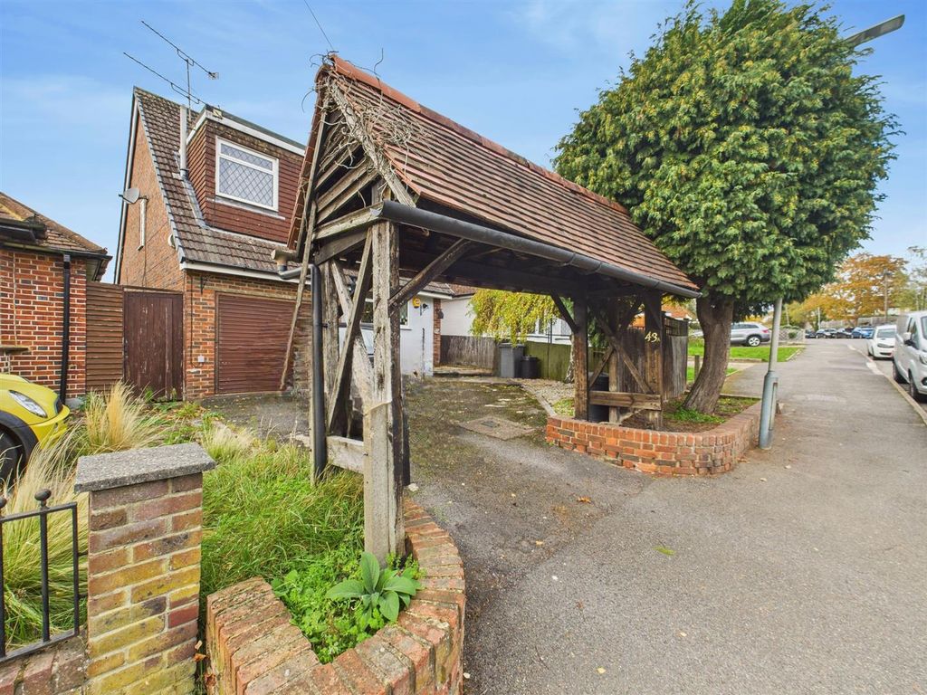 Property photo 1 of 14 Cam05080G0-Pr0214-Still031.Jpg