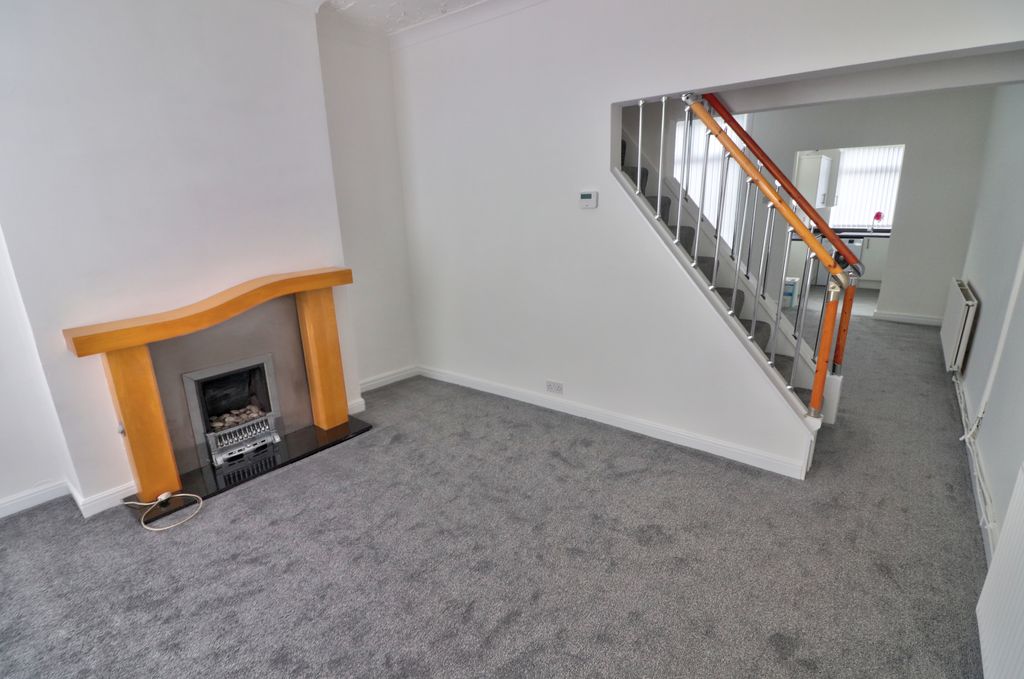 Property photo 2 of 12 Lounge