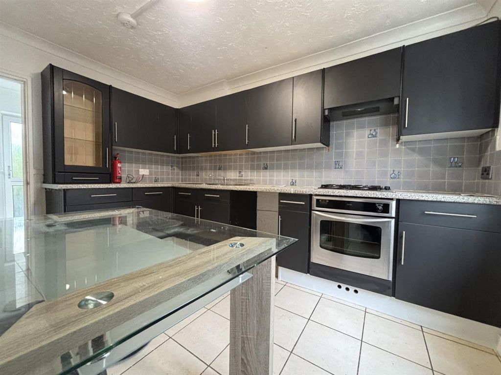 Property photo 2 of 10 Kitchen.Jpg