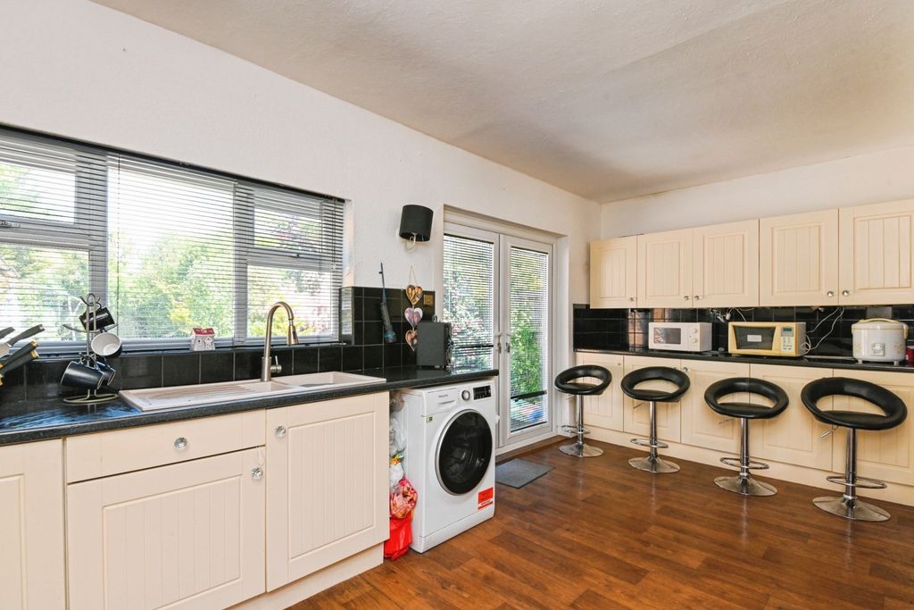 Property photo 2 of 21 Kitchen