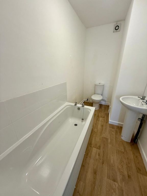 Property photo 3 of 4 04230Bde-199c-4221-905c-Ed1Ef762E97d