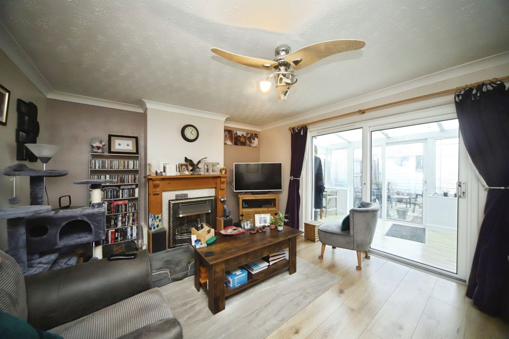 Property photo 2 of 17