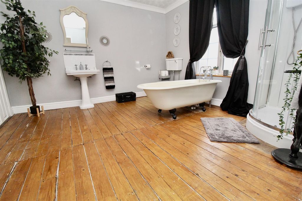 Property photo 2 of 67 Main Bathroom