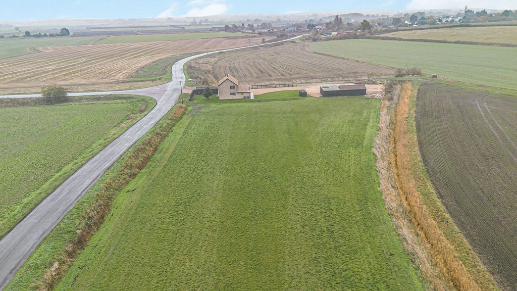 Property photo 3 of 25