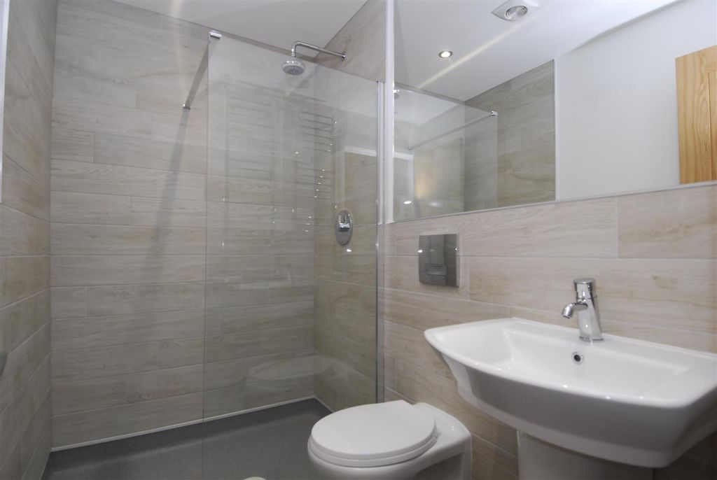 Property photo 3 of 10 34Bayswaterrd004.Jpg