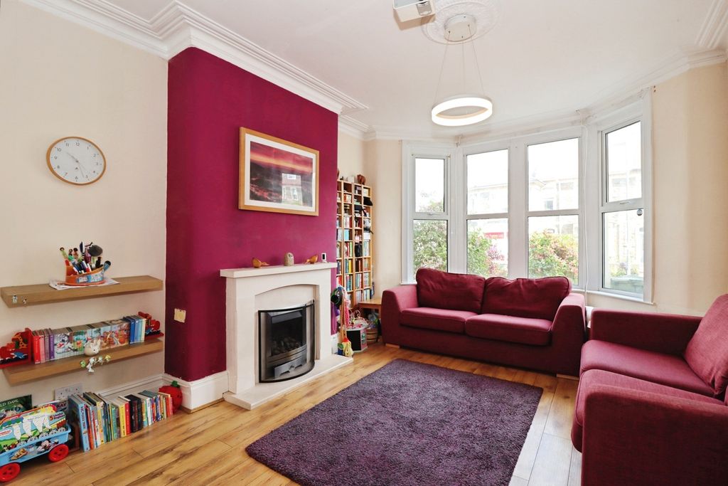 Property photo 2 of 17 Photo