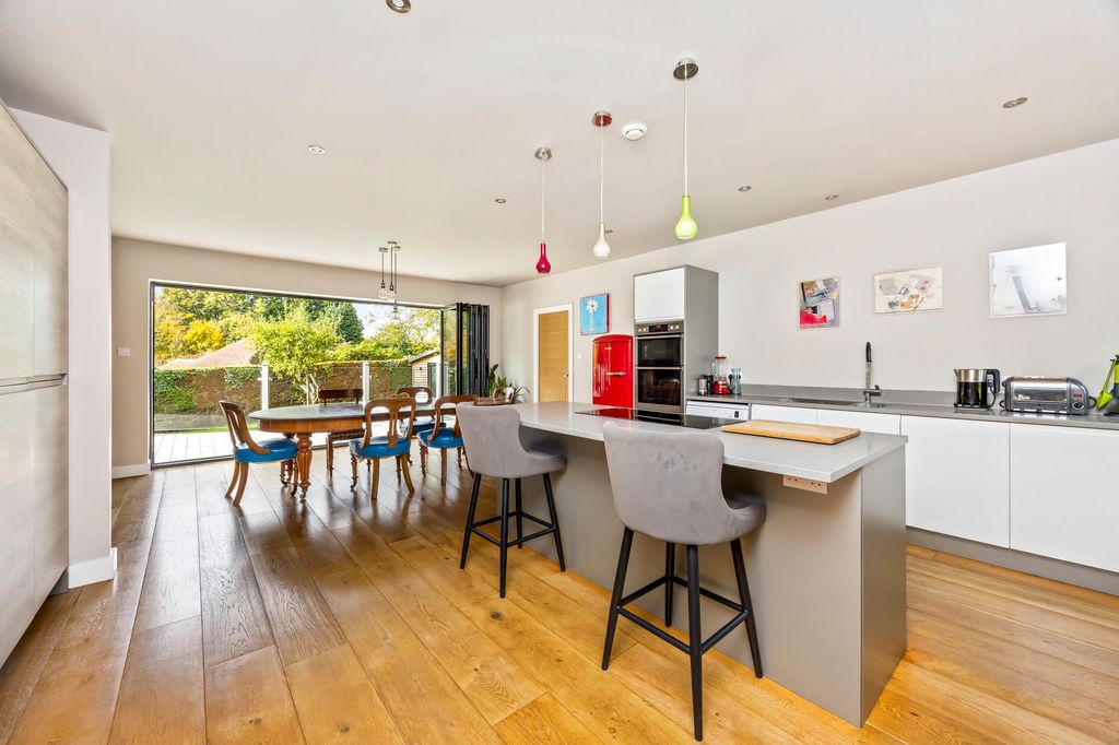 Property photo 2 of 27