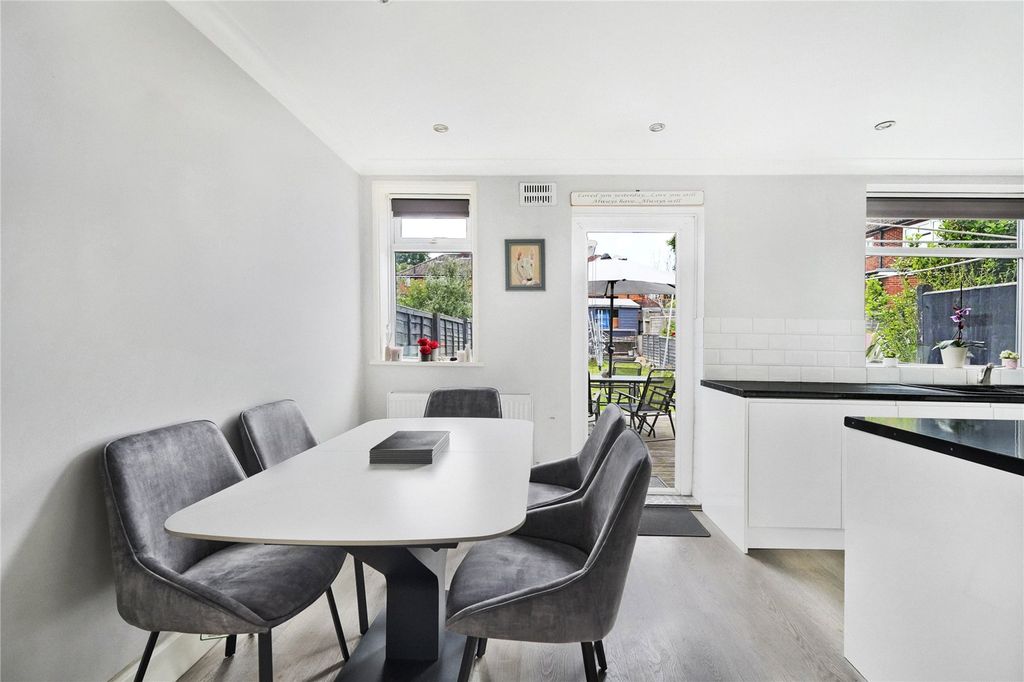 Property photo 2 of 11 Picture No. 16