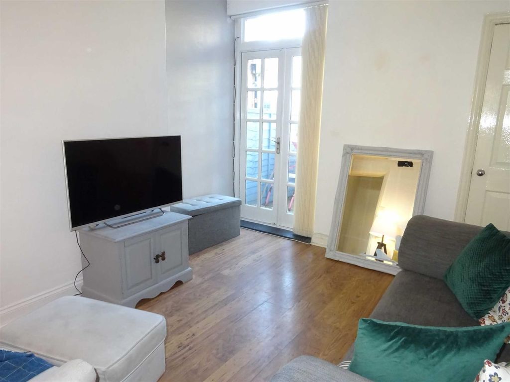 Property photo 2 of 7