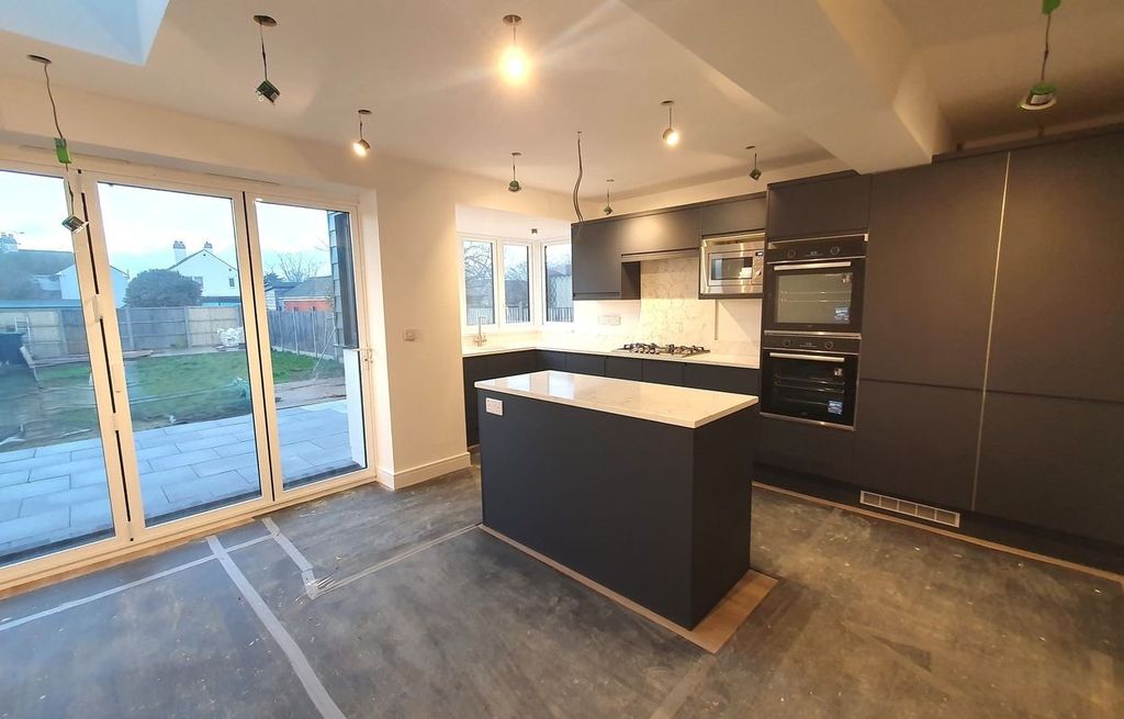 Property photo 3 of 7 Picture 3