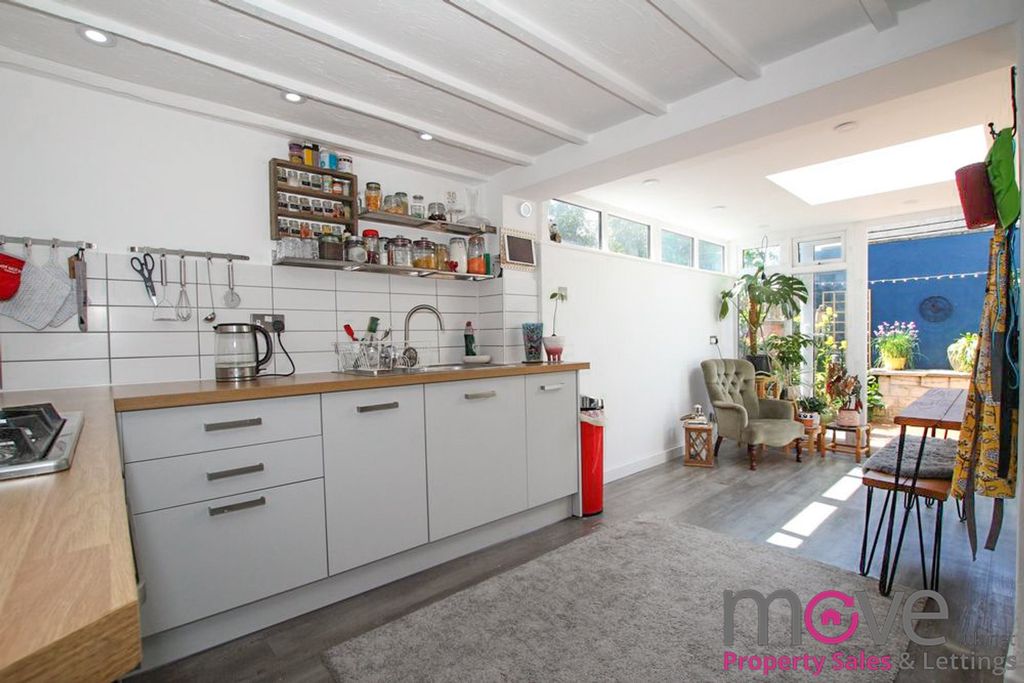 Property photo 3 of 8 Photo 5