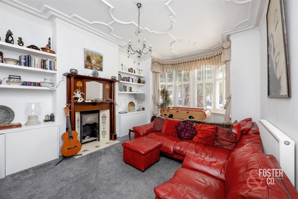 Property photo 3 of 25 Aymer Road, 5-010.Jpg