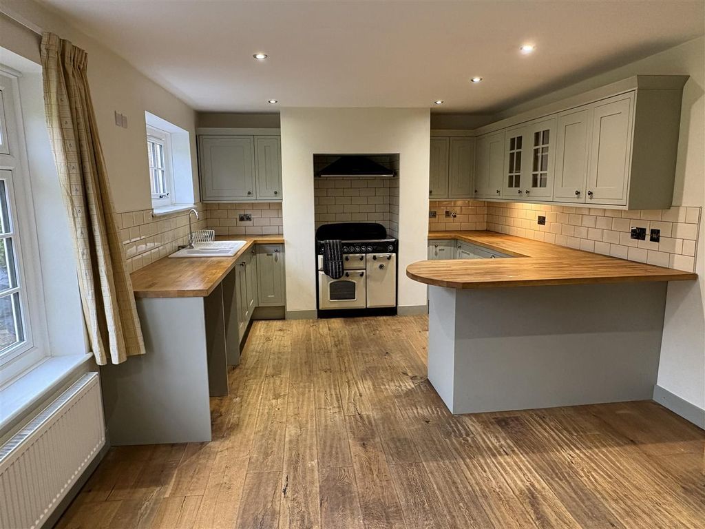 Property photo 3 of 32 Kitchen/Diner